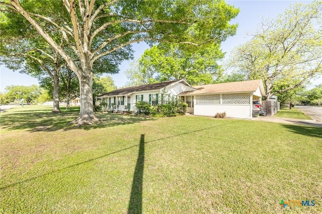 1429 Gardien St, Gonzales, TX 78629 - single story home featuring a front lawn