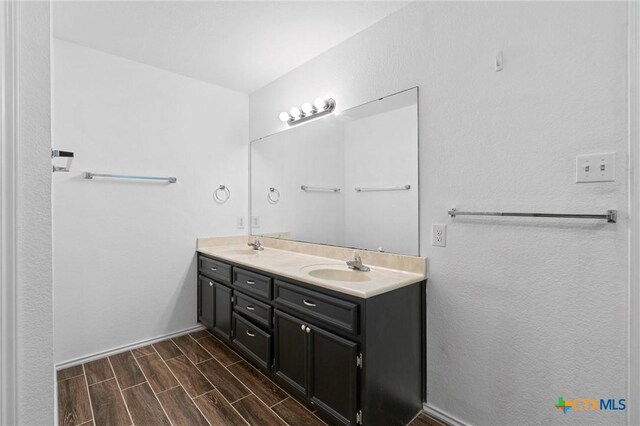 4401 Maggie Dr, Killeen, TX 76549 - full bath with double vanity and wood tiled floors
