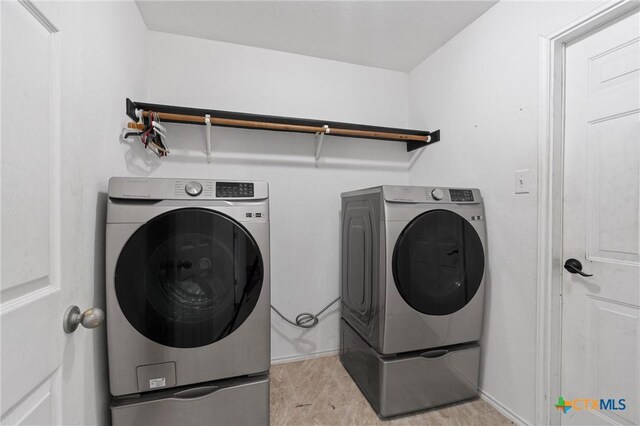 4401 Maggie Dr, Killeen, TX 76549 - washroom with independent washer and dryer and baseboards