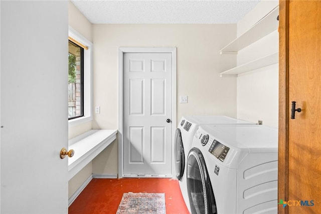 105 Creekside Dr, Victoria, TX 77904 - laundry room featuring independent washer and dryer