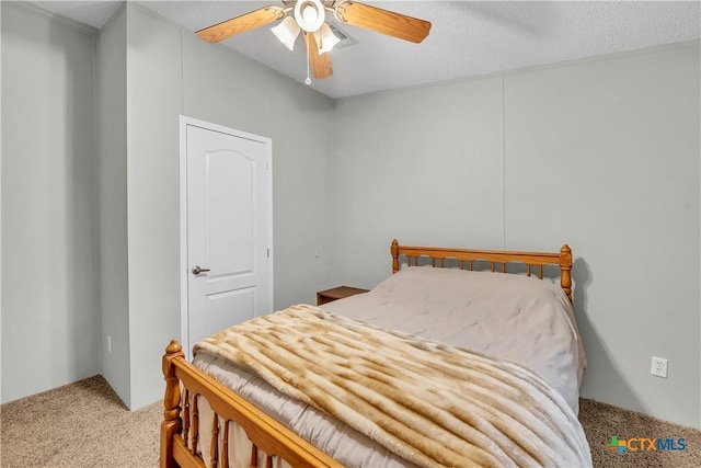 bedroom with carpet, a textured ceiling, and ceiling fan