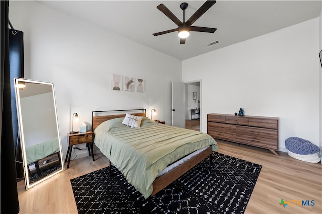 4810 Stone Pointe Dr, Temple, TX 76502 - bedroom with light wood-style flooring and a ceiling fan