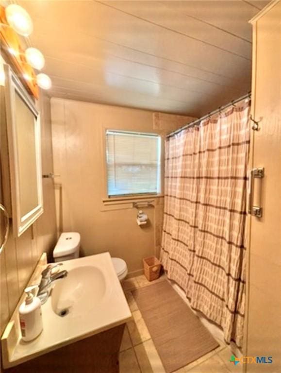 bathroom featuring tile patterned floors, vanity, toilet, and a shower with shower curtain