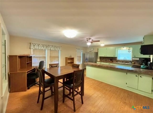 dining area featuring sink, ceiling fan, and light hardwood / wood-style flooring