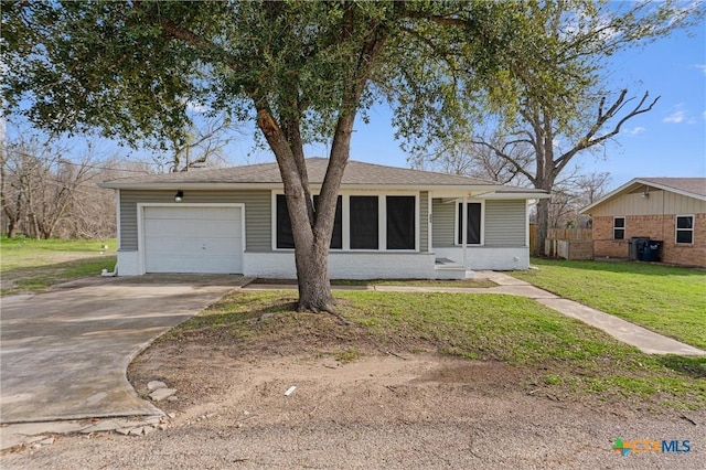 ranch-style home featuring a front lawn and a garage