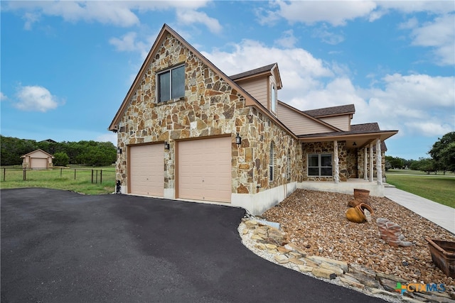 view of front of home featuring a front lawn