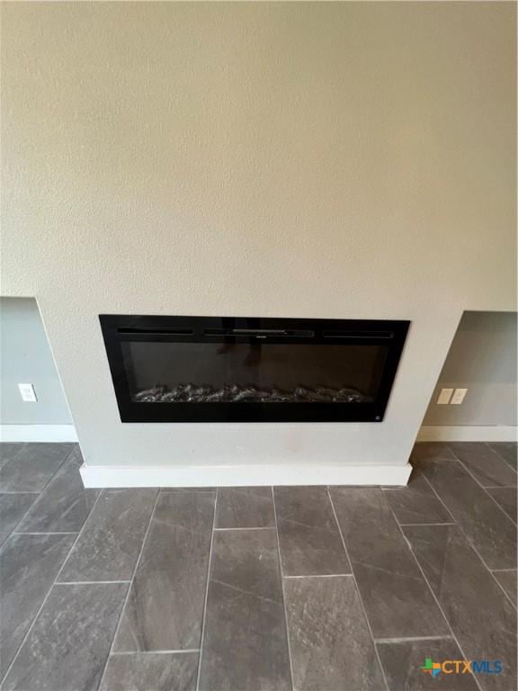 102 A Coleman, Blanco, TX 78606 - detailed view of a glass covered fireplace
