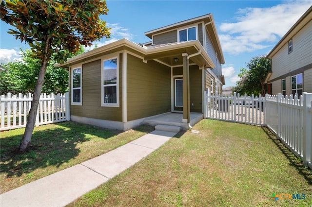 view of front facade with a front lawn