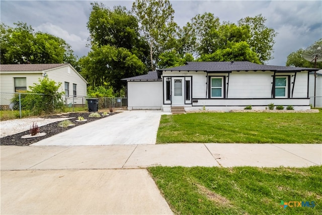 view of front of property with a front lawn