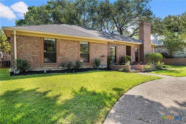 single story home featuring a front yard