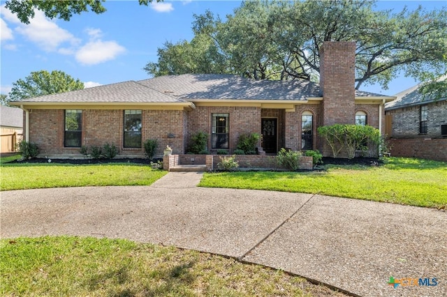 single story home with a front yard