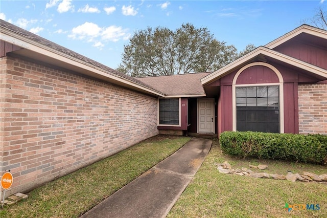 entrance to property with a yard