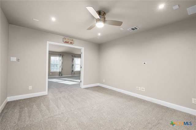 unfurnished room with light carpet and ceiling fan