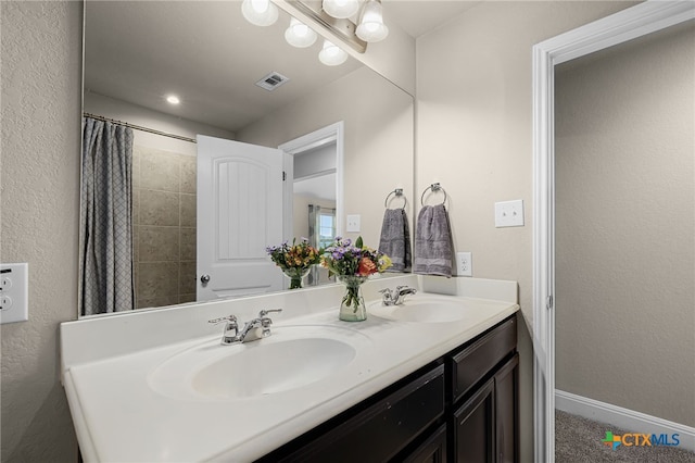 bathroom with a shower with curtain and vanity