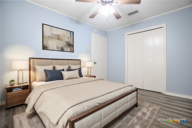 bedroom featuring ornamental molding, a closet, ceiling fan, and dark hardwood / wood-style floors