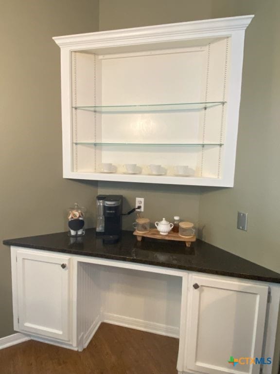 406 Windy Way Dr, Victoria, TX 77904 - bar featuring dark wood-style flooring