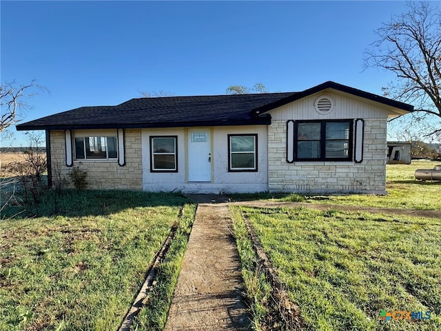 single story home with a front yard