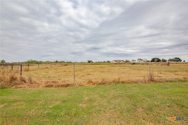 view of yard featuring a rural view