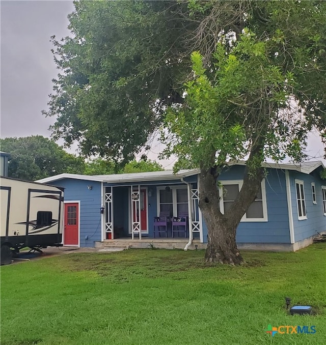 view of front of property with a front lawn