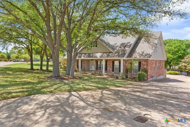 104 Twelve Oaks Dr, Temple, TX 76504 - view of front facade featuring brick siding and a front lawn