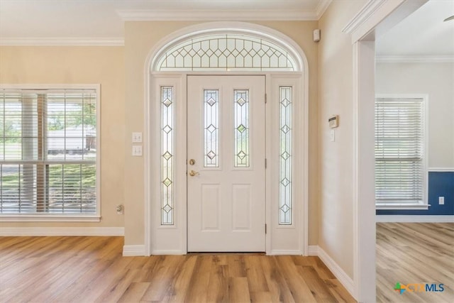 104 Twelve Oaks Dr, Temple, TX 76504 - entrance foyer featuring light wood-style flooring, baseboards, and crown molding