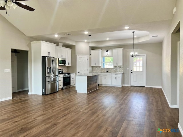 808 Buttercup Dr, Edna, TX 77957 - photo 3