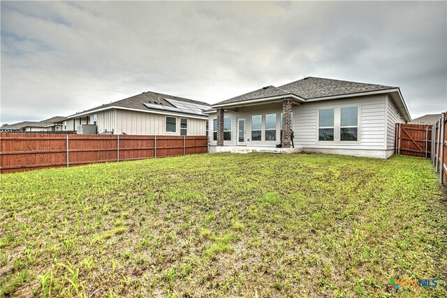 2002 Hayes St, Temple, TX 76502 - rear view of house featuring a fenced backyard and a yard