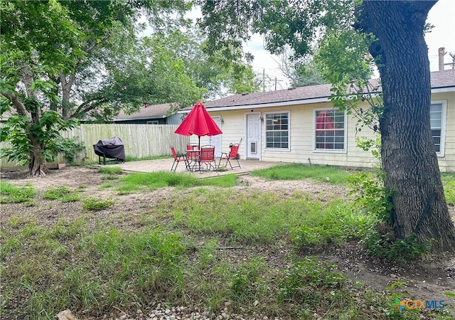 2503 E Mistletoe Ave, Victoria, TX 77901 - view of yard with a patio