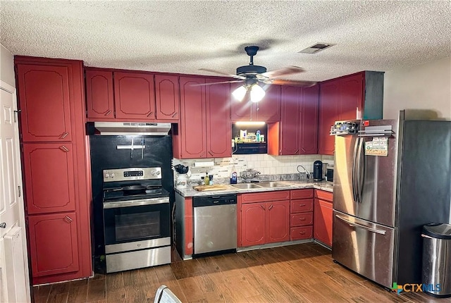 2503 E Mistletoe Ave, Victoria, TX 77901 - kitchen featuring stainless steel appliances, a ceiling fan, under cabinet range hood, light countertops, and dark wood-type flooring