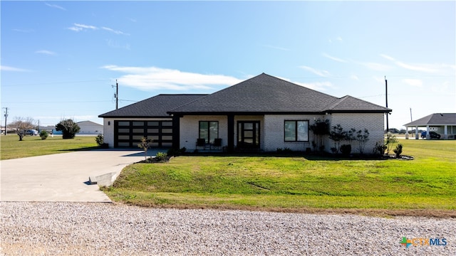 view of front facade featuring a garage and a front yard