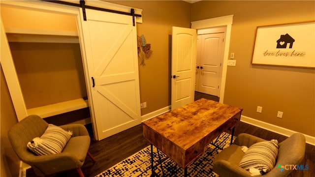 interior space with dark wood-type flooring and a barn door