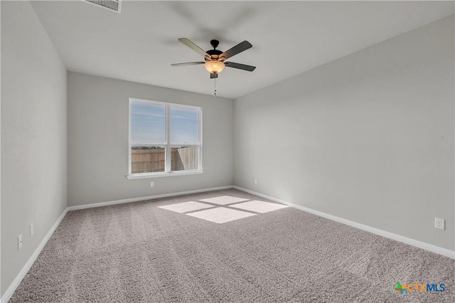 carpeted empty room featuring ceiling fan