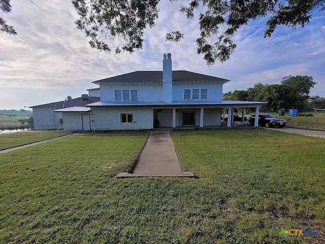 view of front of property with a front yard