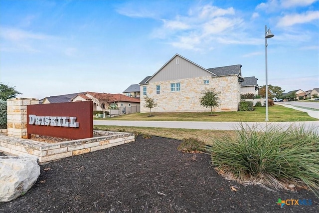 view of community / neighborhood sign