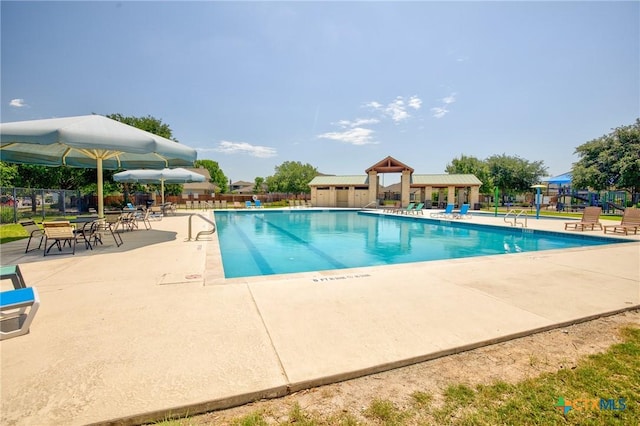 775 Spectrum Dr, New Braunfels, TX 78130 - community pool with a patio area