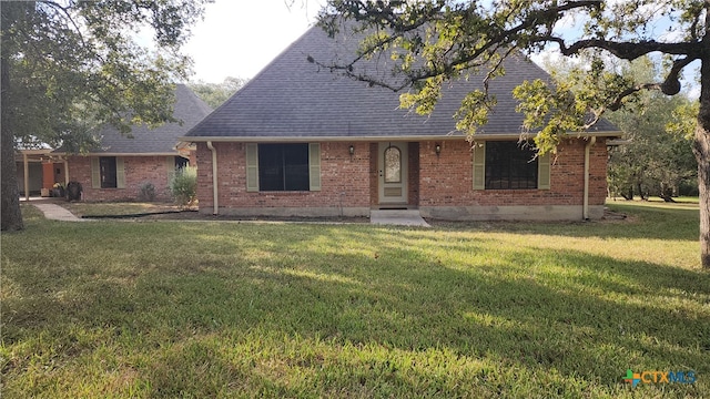 view of front of property with a front yard