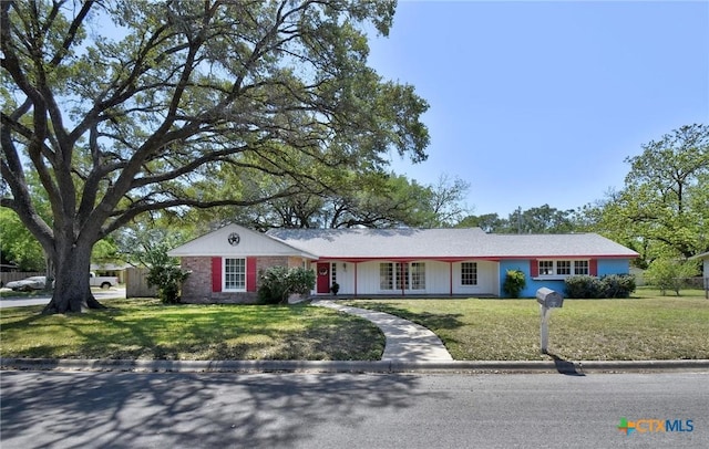 ranch-style home with fence and a front lawn