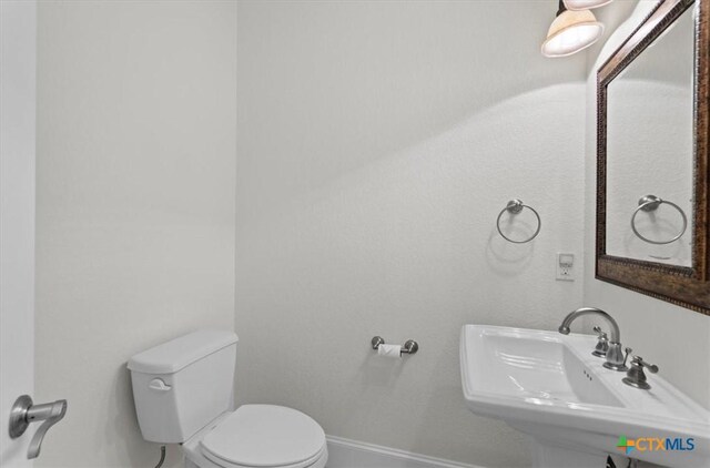 2901 Chisholm Trl, Salado, TX 76571 - half bath featuring a sink and toilet
