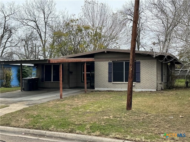 view of front of house with a front yard and a carport