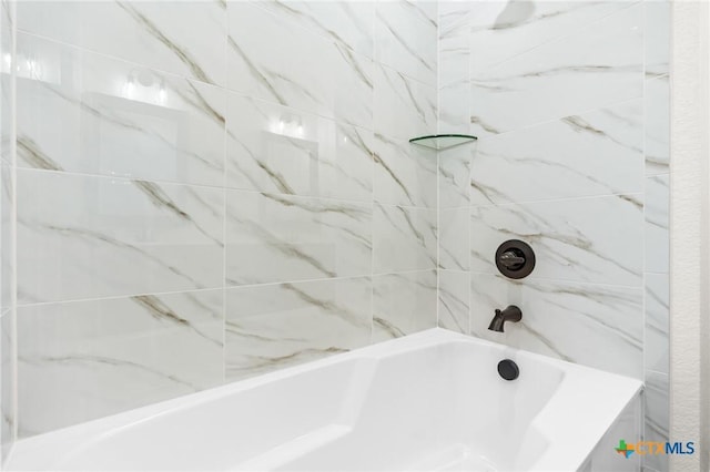 bathroom featuring tiled shower / bath combo