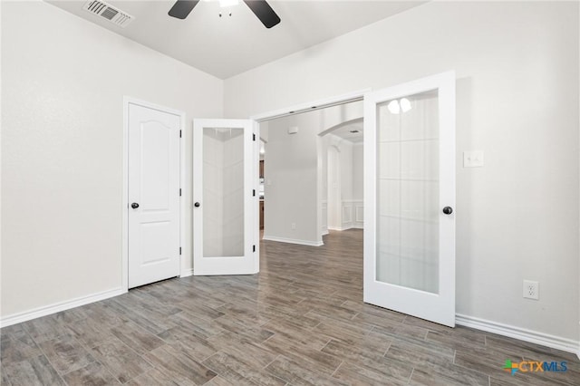 interior space with french doors, ceiling fan, and a barn door