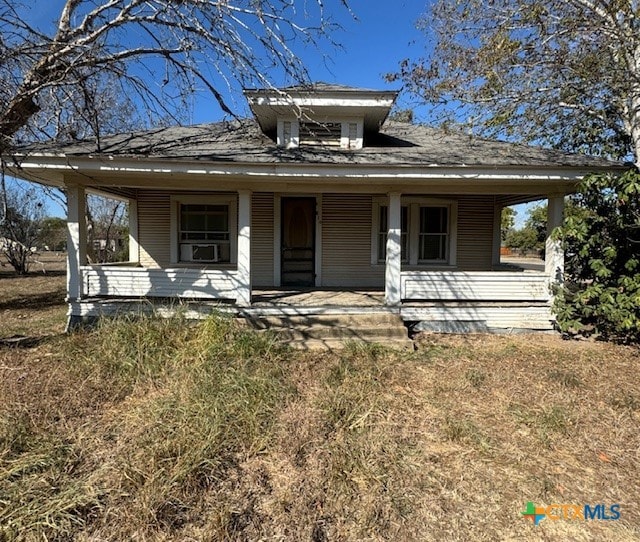 view of front of house featuring a porch