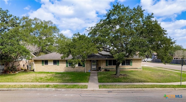 view of front of house with a front lawn