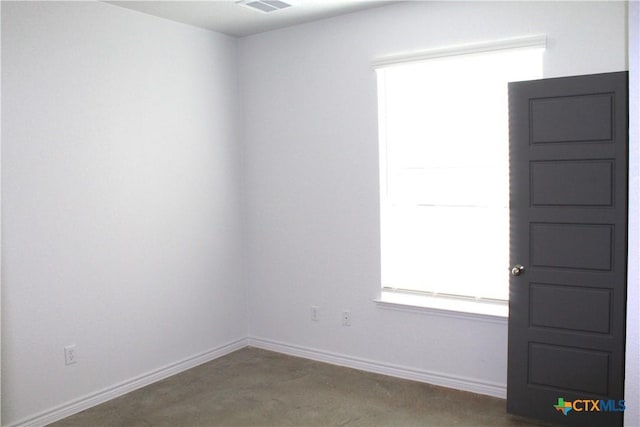 unfurnished room featuring carpet floors