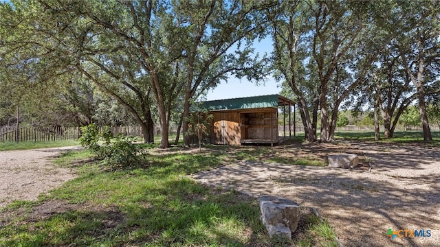 view of yard with a shed