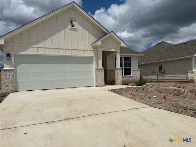 view of front facade with a garage