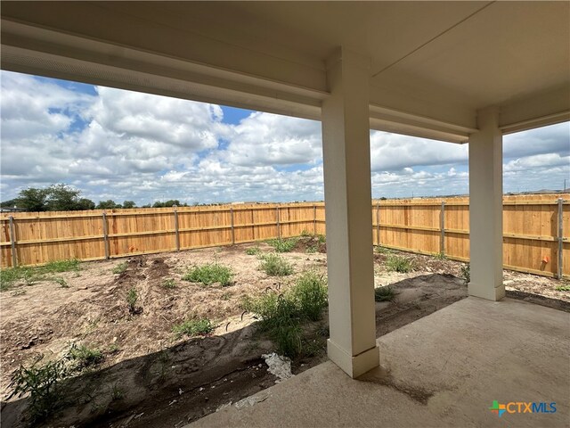 view of yard featuring a patio