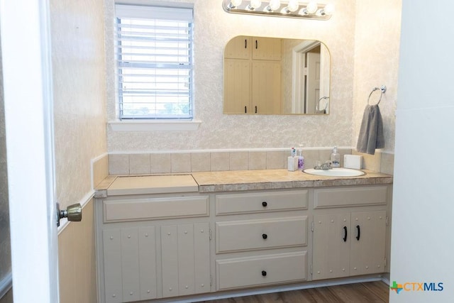 3309 Cottonwood Ln, Temple, TX 76502 - bathroom featuring vanity