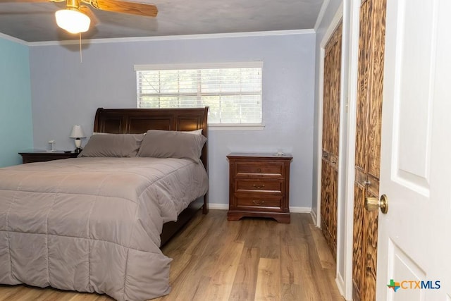 3309 Cottonwood Ln, Temple, TX 76502 - bedroom with wood finished floors, crown molding, and a ceiling fan