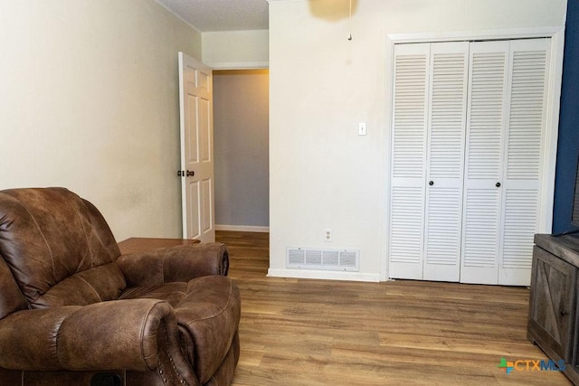 3309 Cottonwood Ln, Temple, TX 76502 - sitting room with light wood-style floors and baseboards